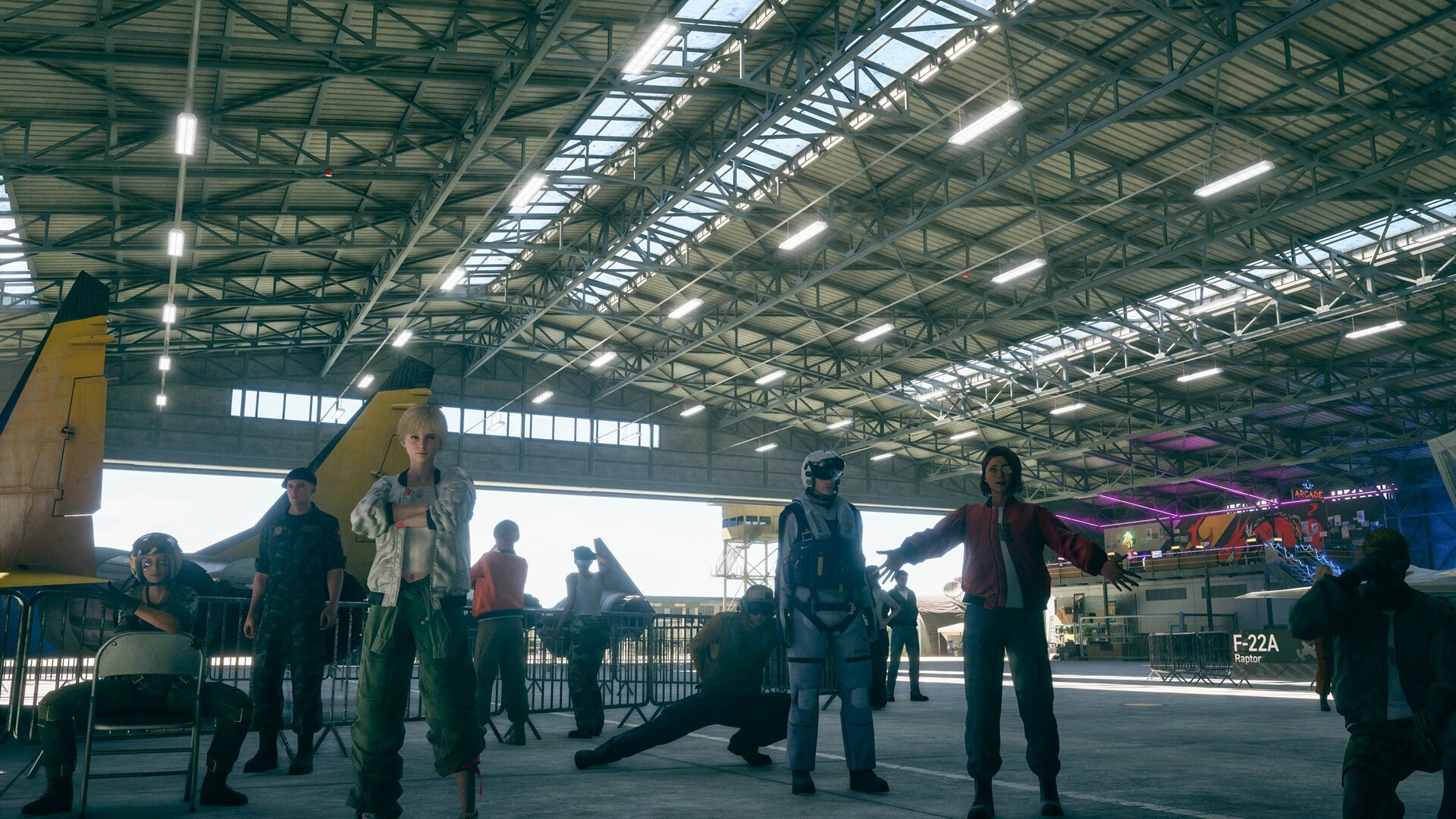 Le hangar du lobby en ligne, avec avatars et un F-22A en présentoir
