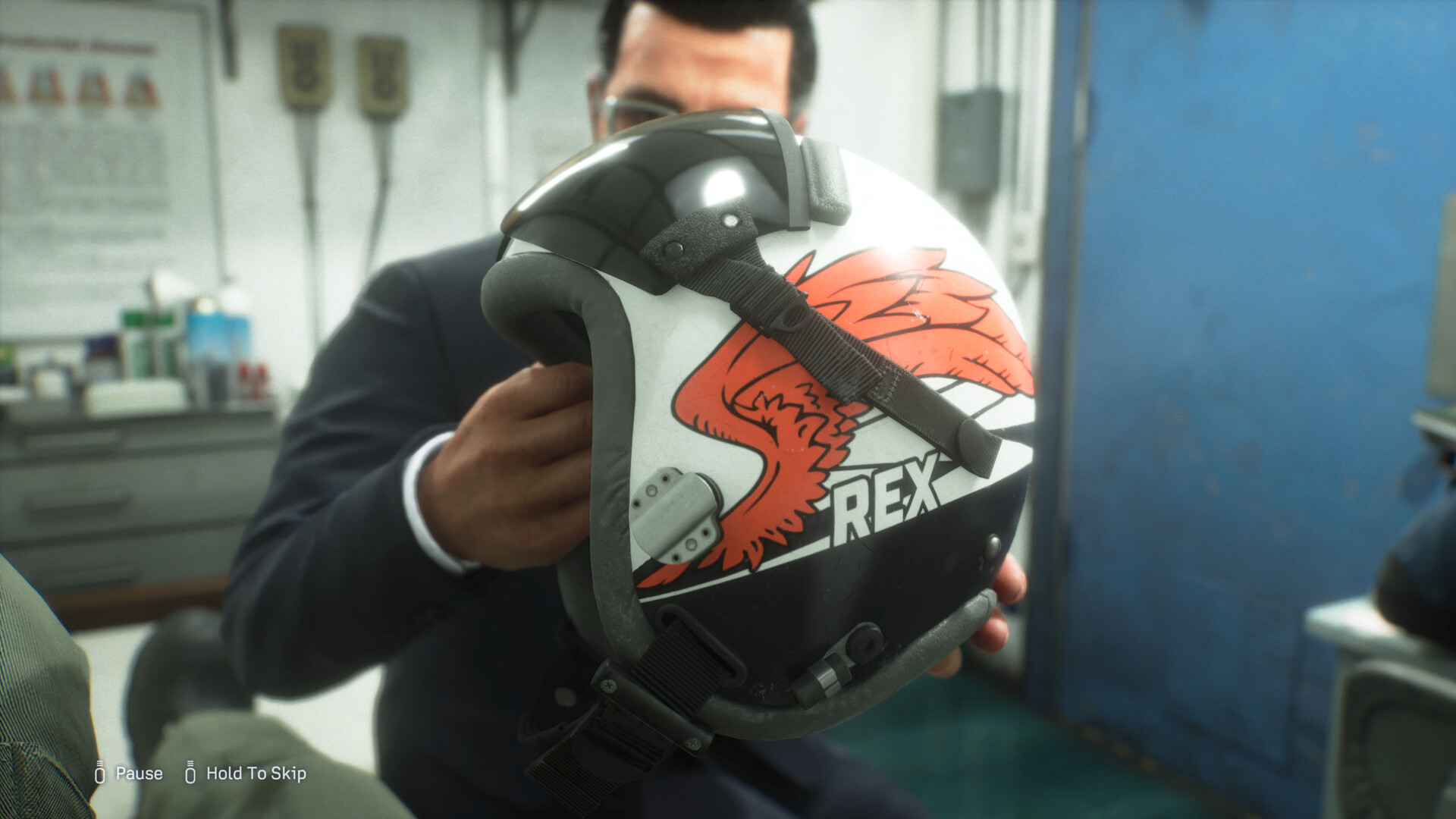 Le casque REX porte l'emblème ailé de la légende que vous héritez